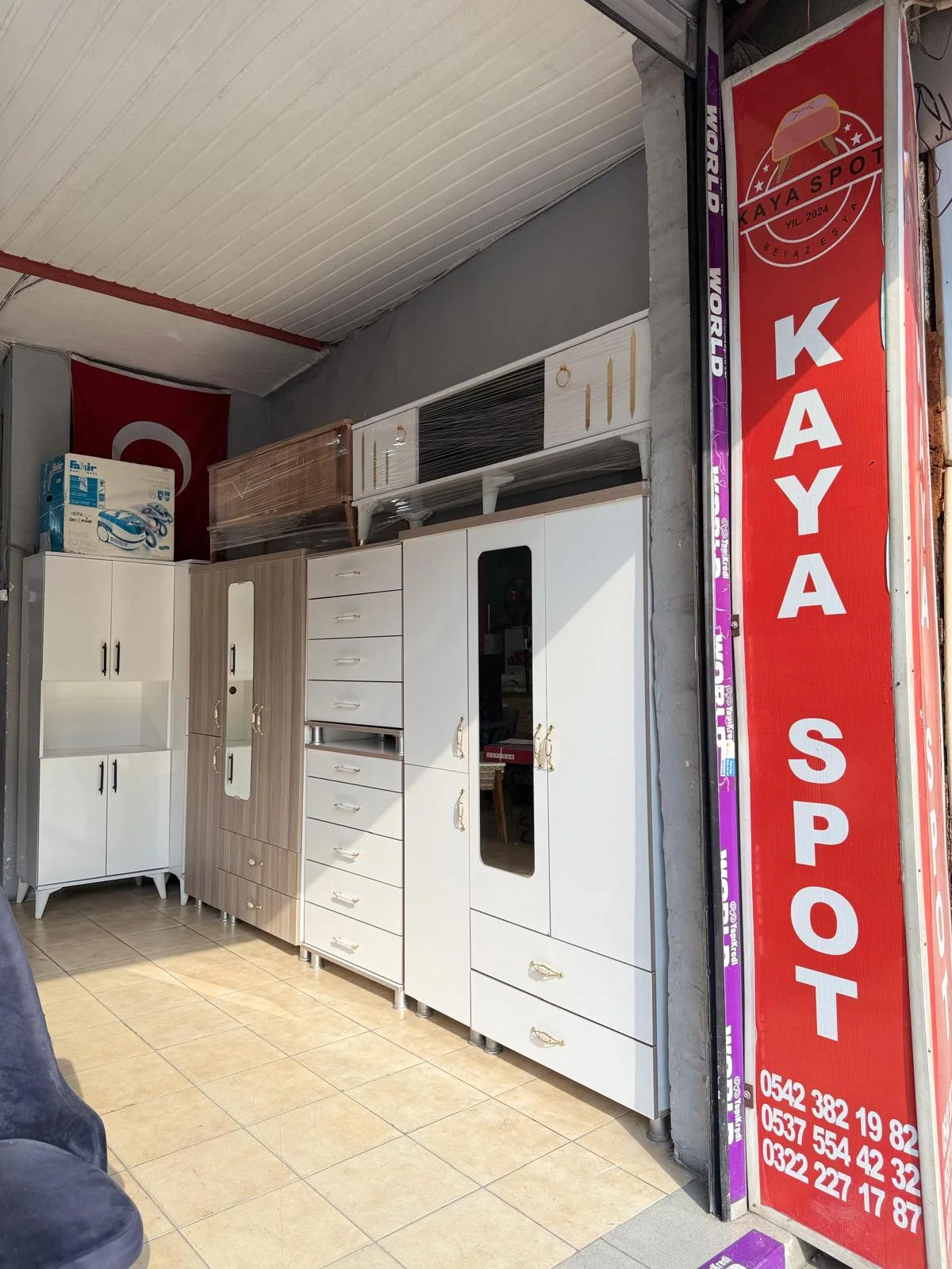 Kaya Spot İbo Osman Caddesi mağaza girişi
